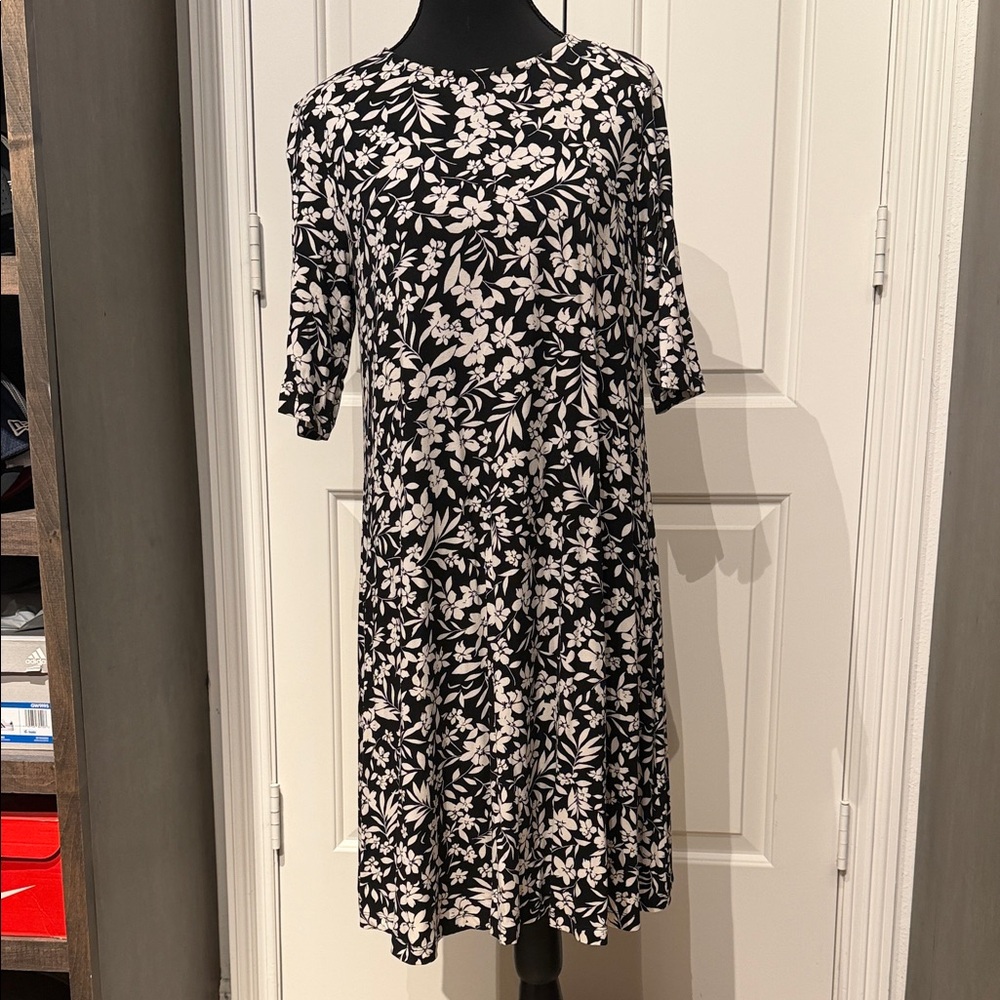 Old Navy Black and White Floral 3/4 Sleeve Dress (HU)